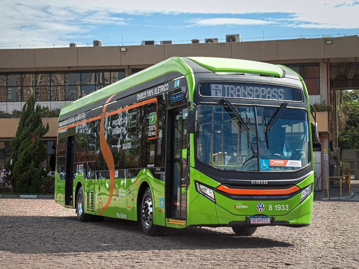 Compact electric buses from Volkswagen Truck & Bus navigate S&atilde;o Paulo&rsquo;s tight streets while reducing costs and emissions.